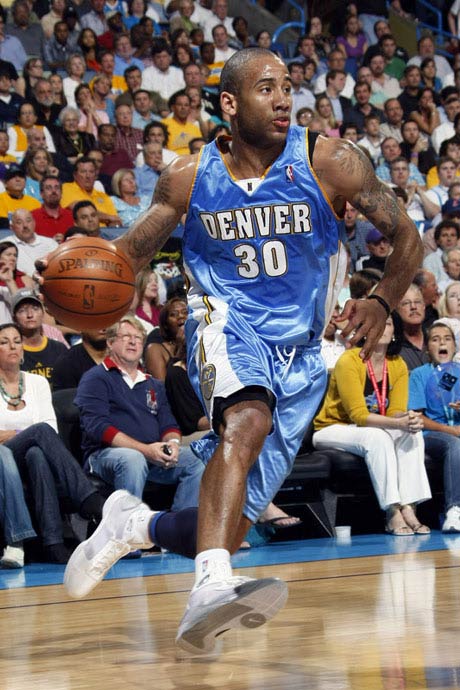 并在比赛中 并在比赛中