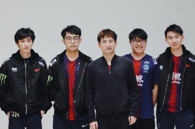 在比赛的初 在比赛的初